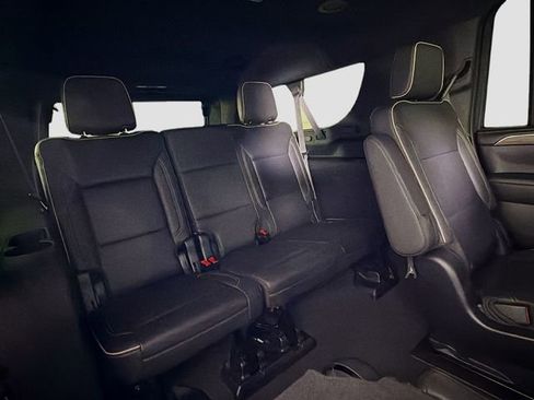 Used 2023 Chevrolet Suburban Premier image 29