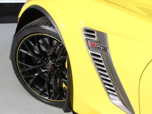 Used 2016 Chevrolet Corvette Z06 w/ 3LZ Preferred Equipment Group image 29