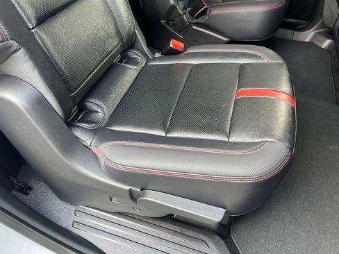 Used 2025 Chevrolet Traverse RS image 29