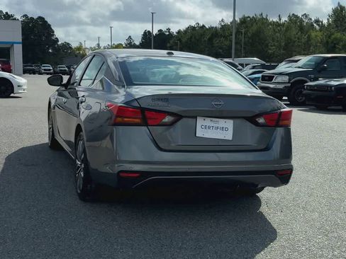 Used 2025 Nissan Altima 2.5 SV FWD image 7