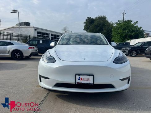 Used 2024 Tesla Model Y Long Range AWD/4WD image 1