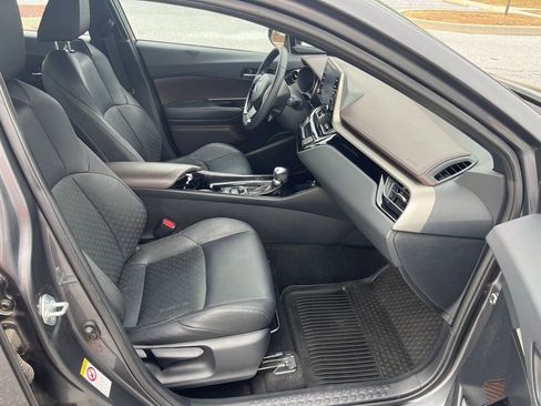 Used 2019 Toyota C-HR Limited image 23