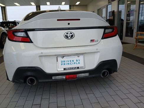 Used 2024 Toyota GR86 Premium RWD image 9