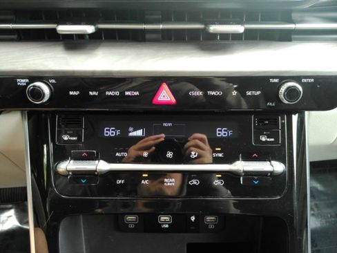 Used 2024 Kia Carnival EX FWD image 51