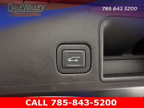 Used 2023 GMC Terrain SLT image 21