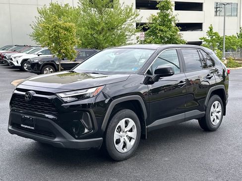 Used 2024 Toyota RAV4 LE AWD/4WD image 2