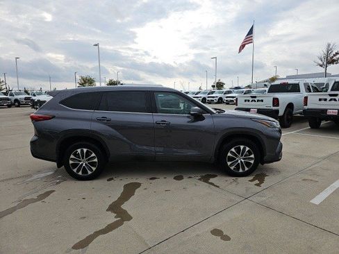 Used 2021 Toyota Highlander XLE image 7