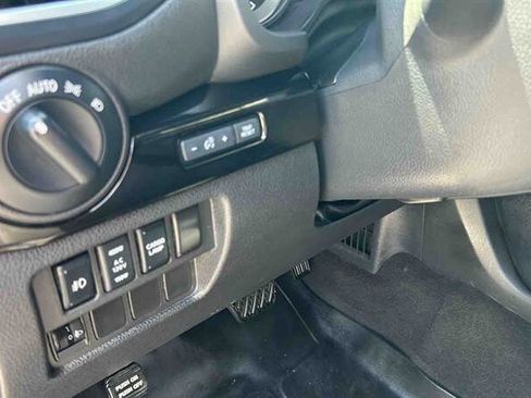 Used 2019 Nissan Titan SV w/ SV Convenience Package AWD/4WD image 20