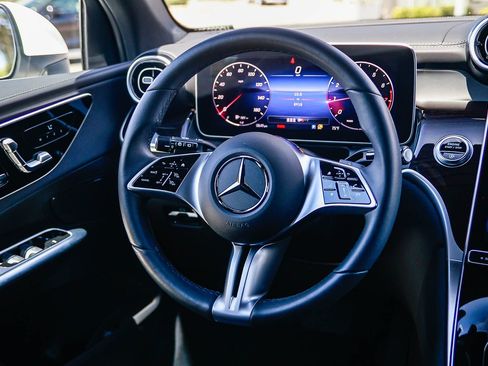 Used 2024 Mercedes-Benz GLC 300 image 15
