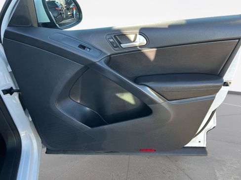 Used 2017 Volkswagen Tiguan S image 15