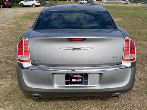 Used 2014 Chrysler 300 C RWD image 5