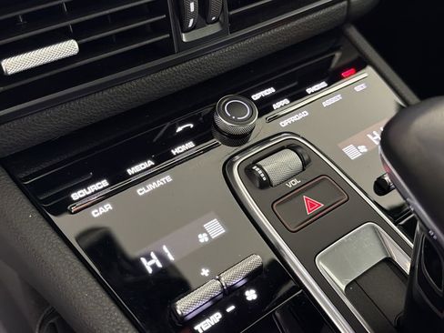 Used 2020 Porsche Cayenne Base image 35