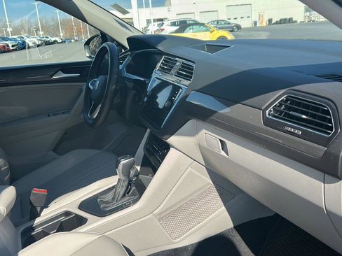Certified 2022 Volkswagen Tiguan SE image 22