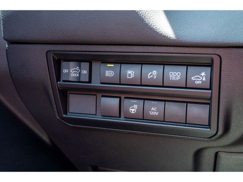 Used 2022 Toyota Tundra Limited AWD/4WD image 34