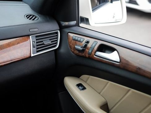 Used 2013 Mercedes-Benz GL 550 4MATIC image 31