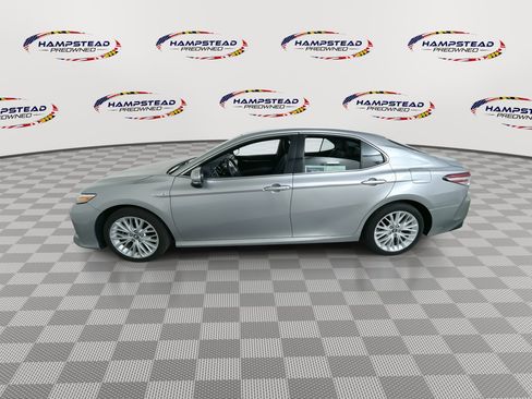 Used 2018 Toyota Camry XLE w/ Four Season Floor Mat Package image 5