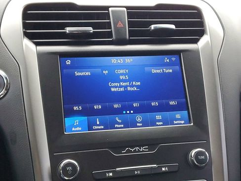 Used 2020 Ford Fusion SE image 21