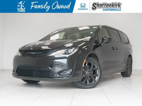 Used 2020 Chrysler Pacifica Touring w/ S Appearance Package FWD image 1