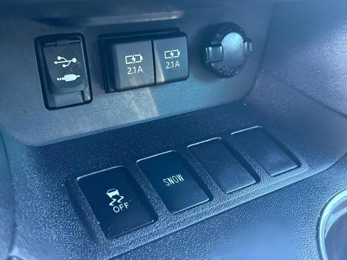 Used 2019 Toyota Highlander XLE FWD image 29