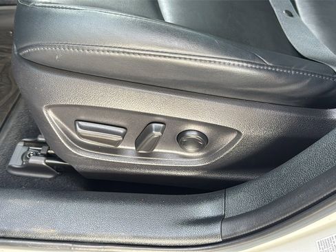 Used 2019 Toyota Prius Prime Premium image 21