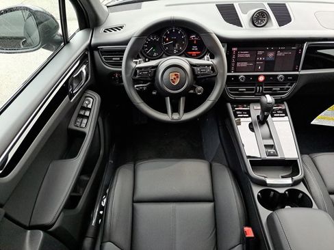 Certified 2026 Porsche Macan AWD/4WD image 17