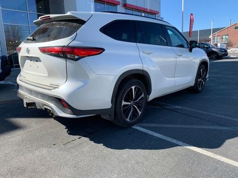 Used 2021 Toyota Highlander XSE image 3