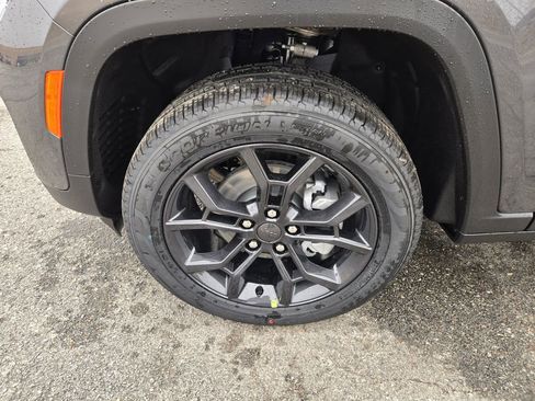 New 2025 Jeep Grand Cherokee Limited image 30