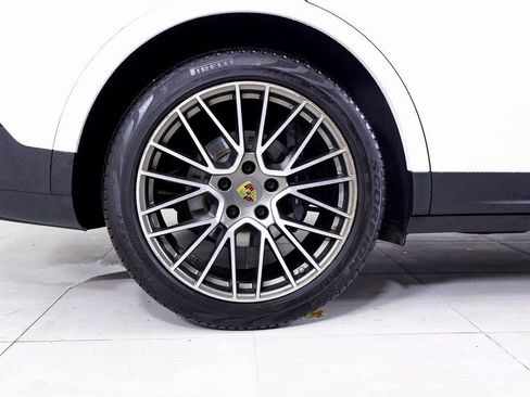 Certified 2023 Porsche Cayenne Platinum Edition AWD/4WD image 22
