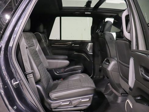 Certified 2023 Cadillac Escalade Sport Platinum w/ LPO, ONYX Package image 23