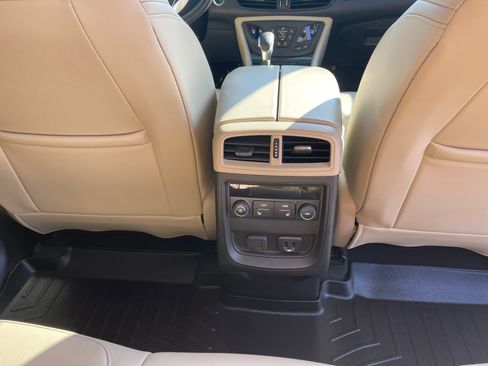 Used 2020 Buick Envision Essence image 29