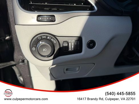 Used 2019 Jeep Cherokee Limited w/ Technology Group image 22