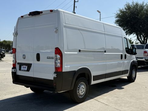 Used 2024 RAM ProMaster 2500 w/ Convenience Group FWD image 5