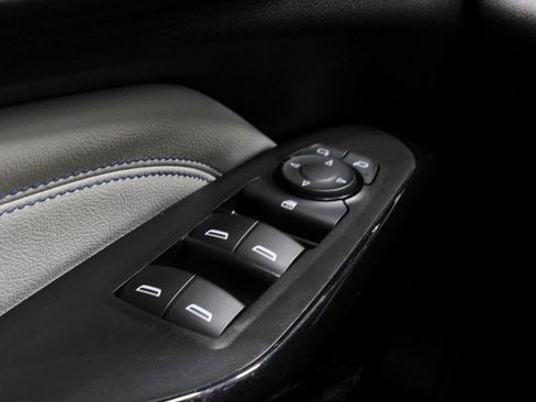 Used 2025 Chevrolet Trax LT FWD image 24
