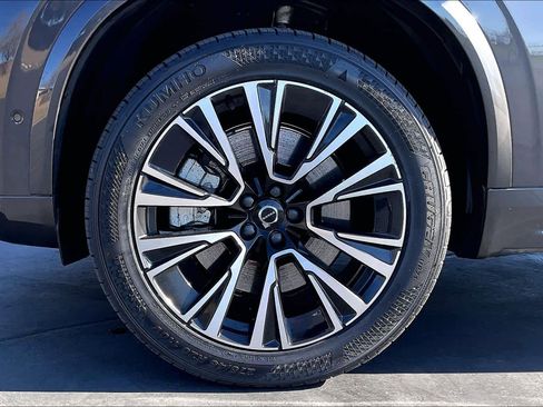 Used 2023 Volvo XC90 T8 Plus image 12