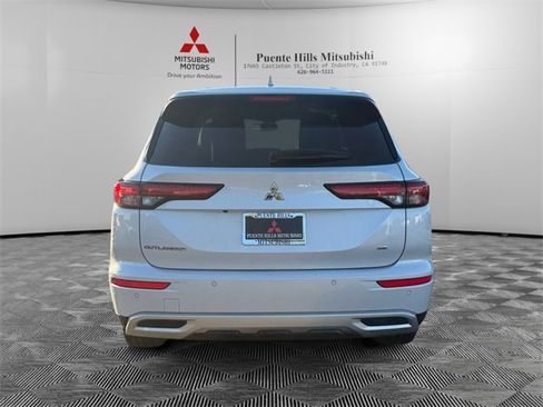 Used 2024 Mitsubishi Outlander SE Black Edition image 6