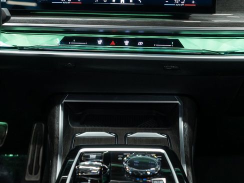 Used 2024 BMW 740i xDrive image 25