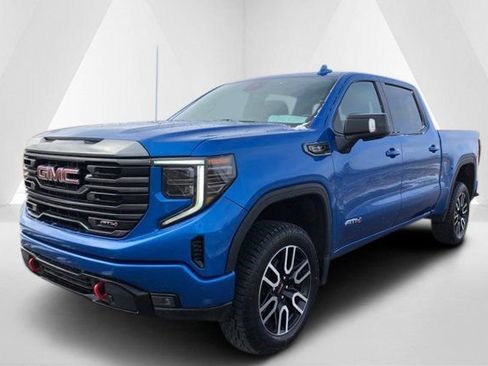 Used 2022 GMC Sierra 1500 AT4 w/ AT4 Preferred Package image 3