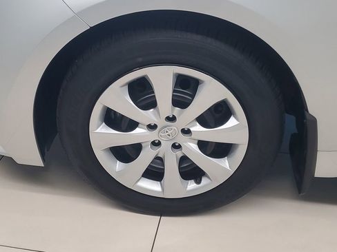 Used 2024 Toyota Corolla LE image 4