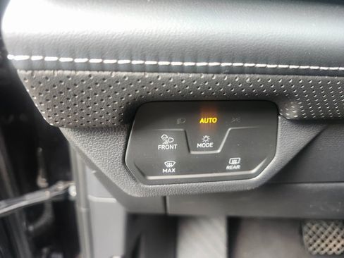 Used 2024 Volkswagen Atlas Cross Sport SE image 15