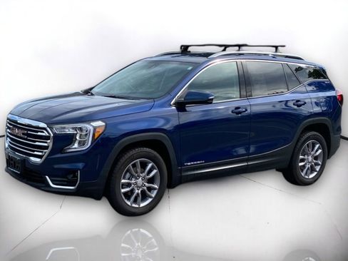 Used 2022 GMC Terrain SLT image 2