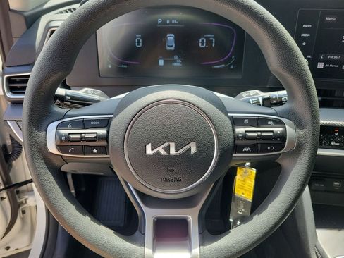 Used 2025 Kia Sportage LX FWD image 17