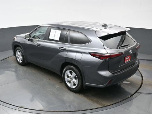 Used 2024 Toyota Highlander LE image 38