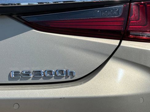 Certified 2025 Lexus ES 300h w/ Premium Package FWD image 30
