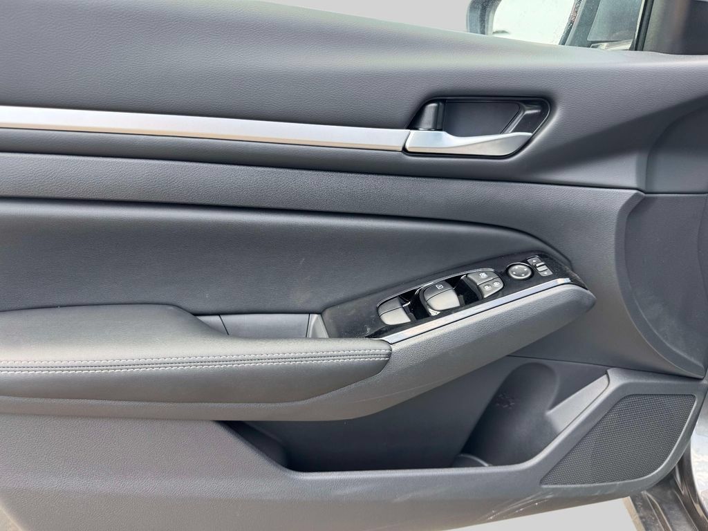 Certified 2025 Nissan Altima 2.5 SL FWD image 15