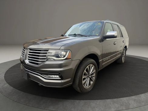 Used 2016 Lincoln Navigator Select image 1
