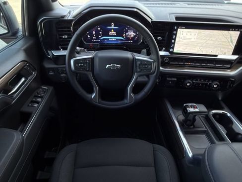 Used 2026 Chevrolet Silverado 1500 LT Trail Boss w/ LPO, Dark Essentials Package AWD/4WD image 12