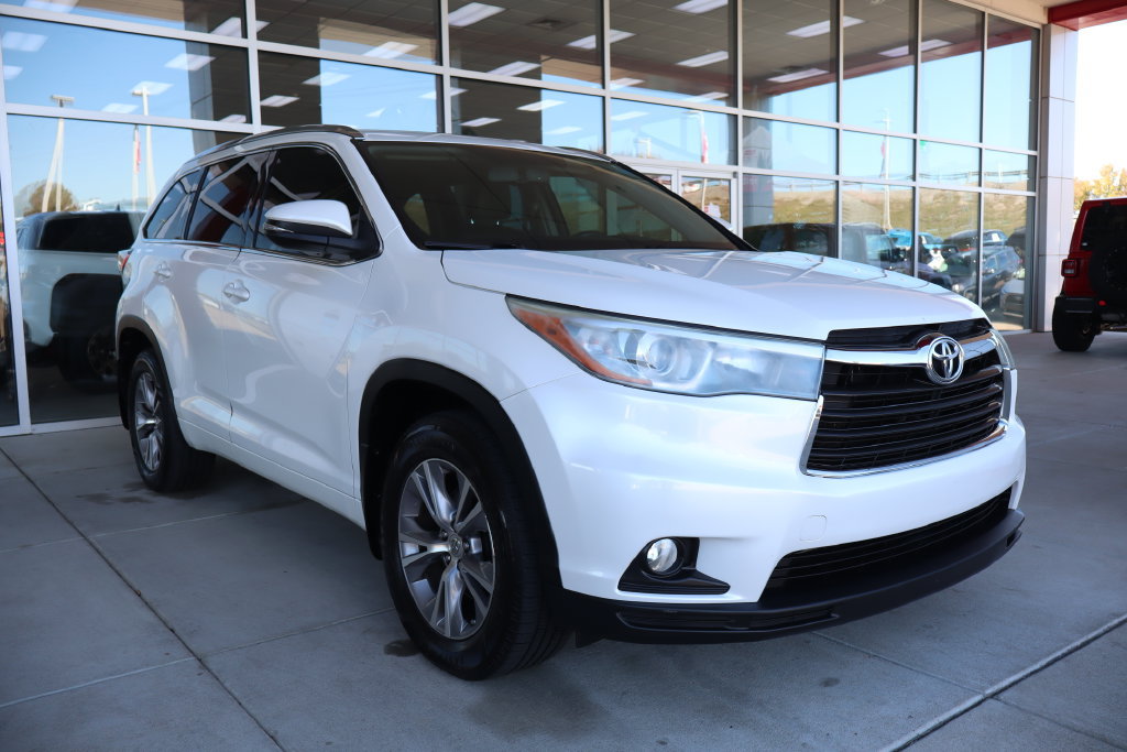 Used 2015 Toyota Highlander XLE AWD/4WD image 1