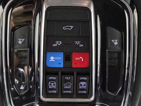 Used 2022 Jeep Grand Cherokee Overland w/ Luxury Tech Group IV image 30