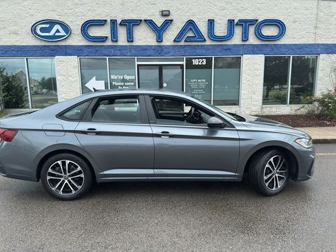 Used 2025 Volkswagen Jetta Sport FWD image 3