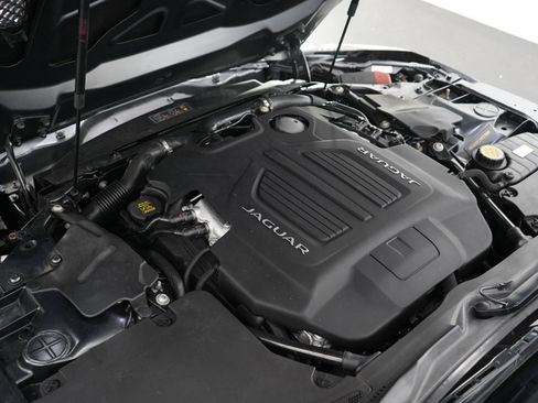 Used 2017 Jaguar F-TYPE R AWD/4WD image 27